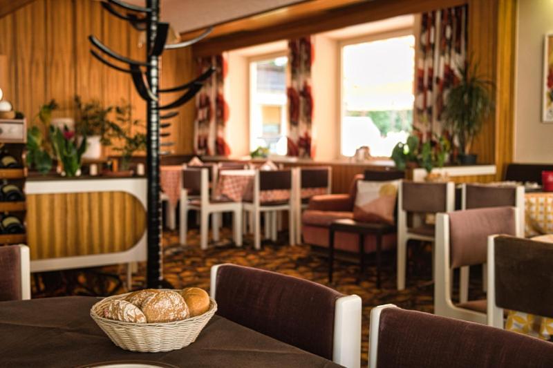Cafe Rudi Living Panzió Parcines Kültér fotó
