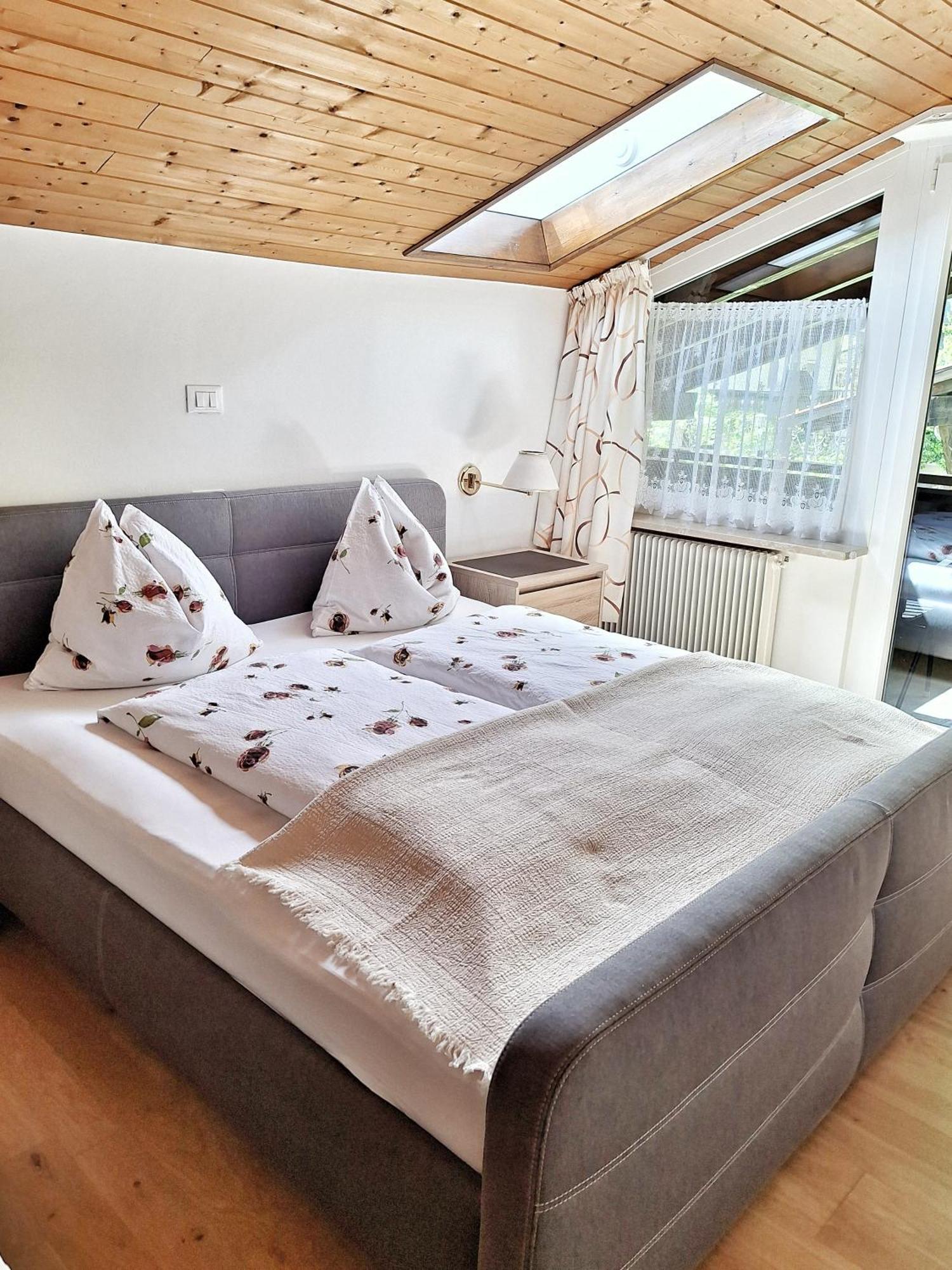Cafe Rudi Living Panzió Parcines Kültér fotó