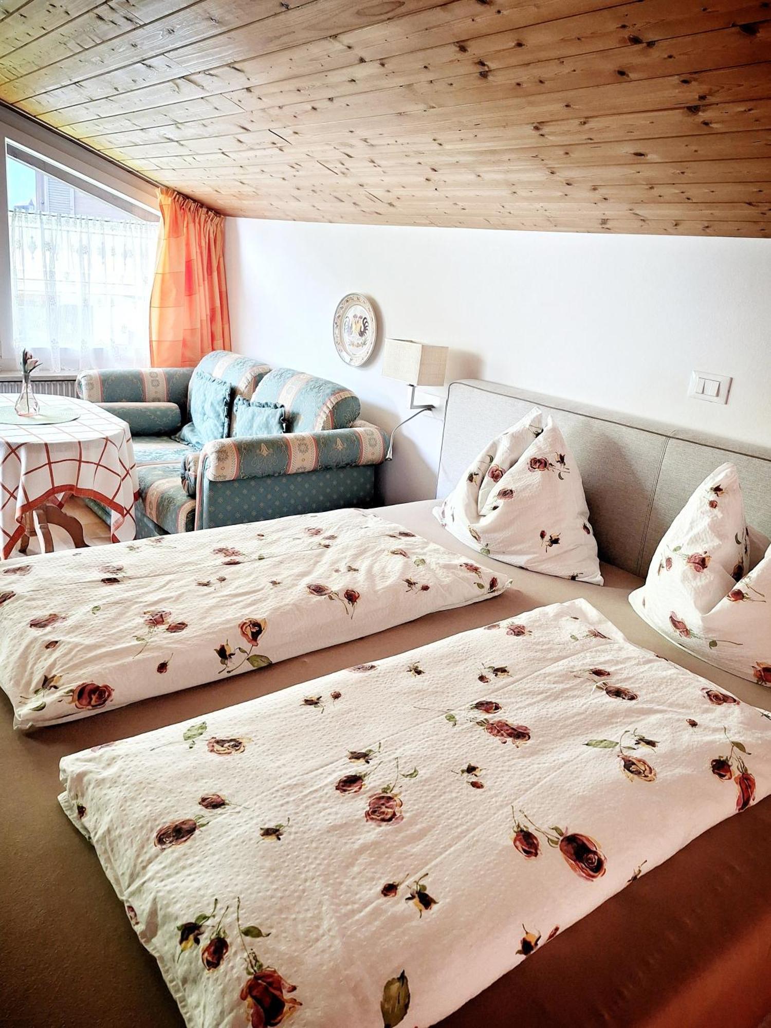 Cafe Rudi Living Panzió Parcines Kültér fotó